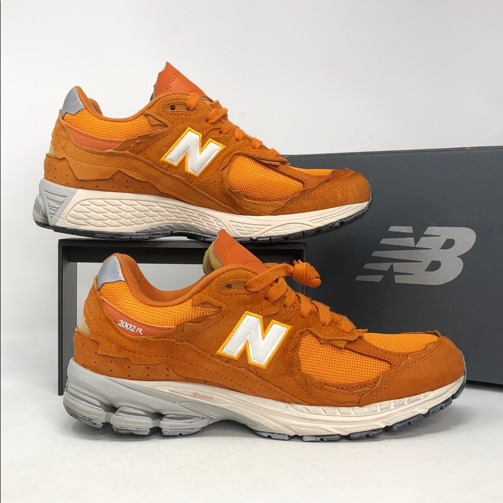 New Balance 2002R Protection Pack Vintage Orange M2002RDE Men’s Sneakers -Size 9